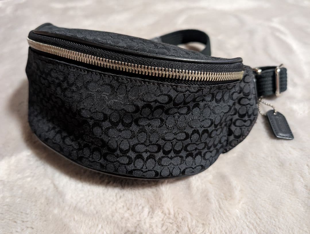 COACH ブラック ボディバッグ