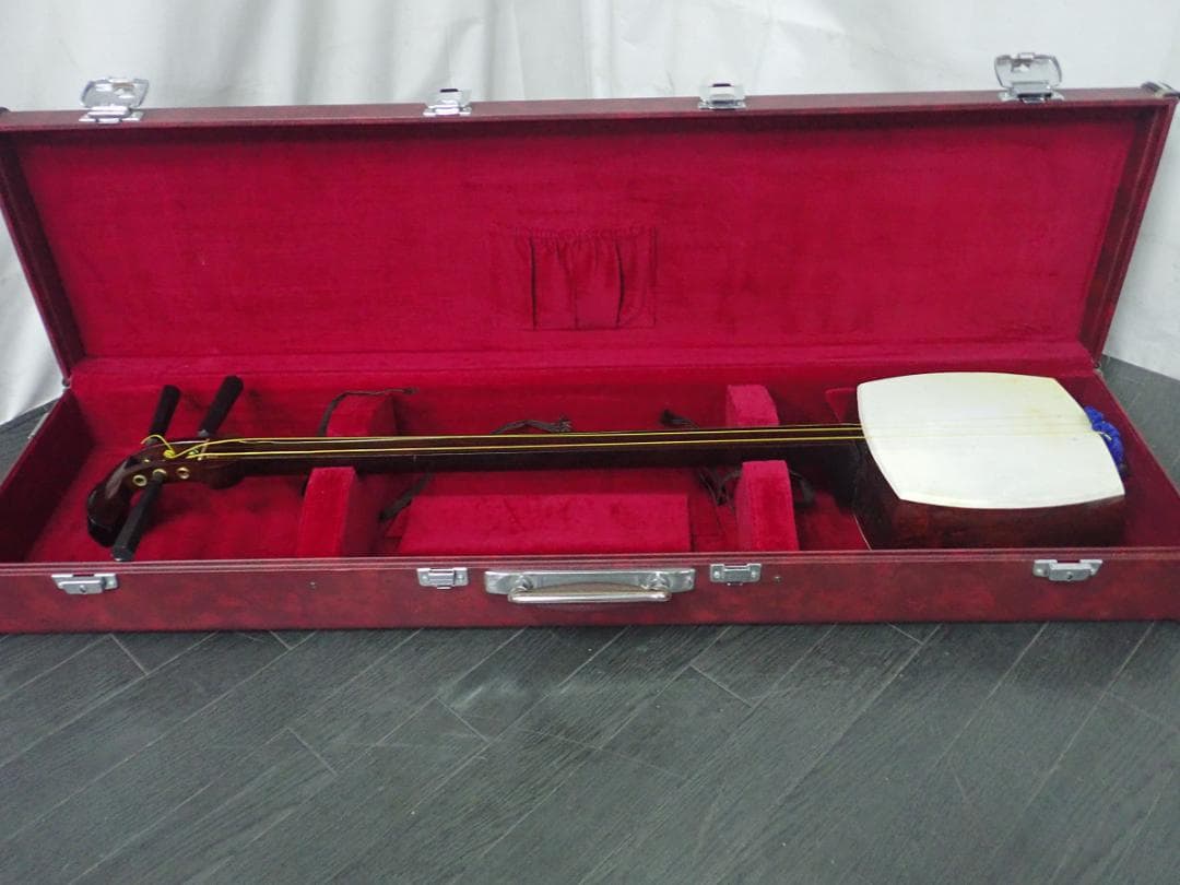 三味線　民謡　紅木　2段溝　裏面皮破れ