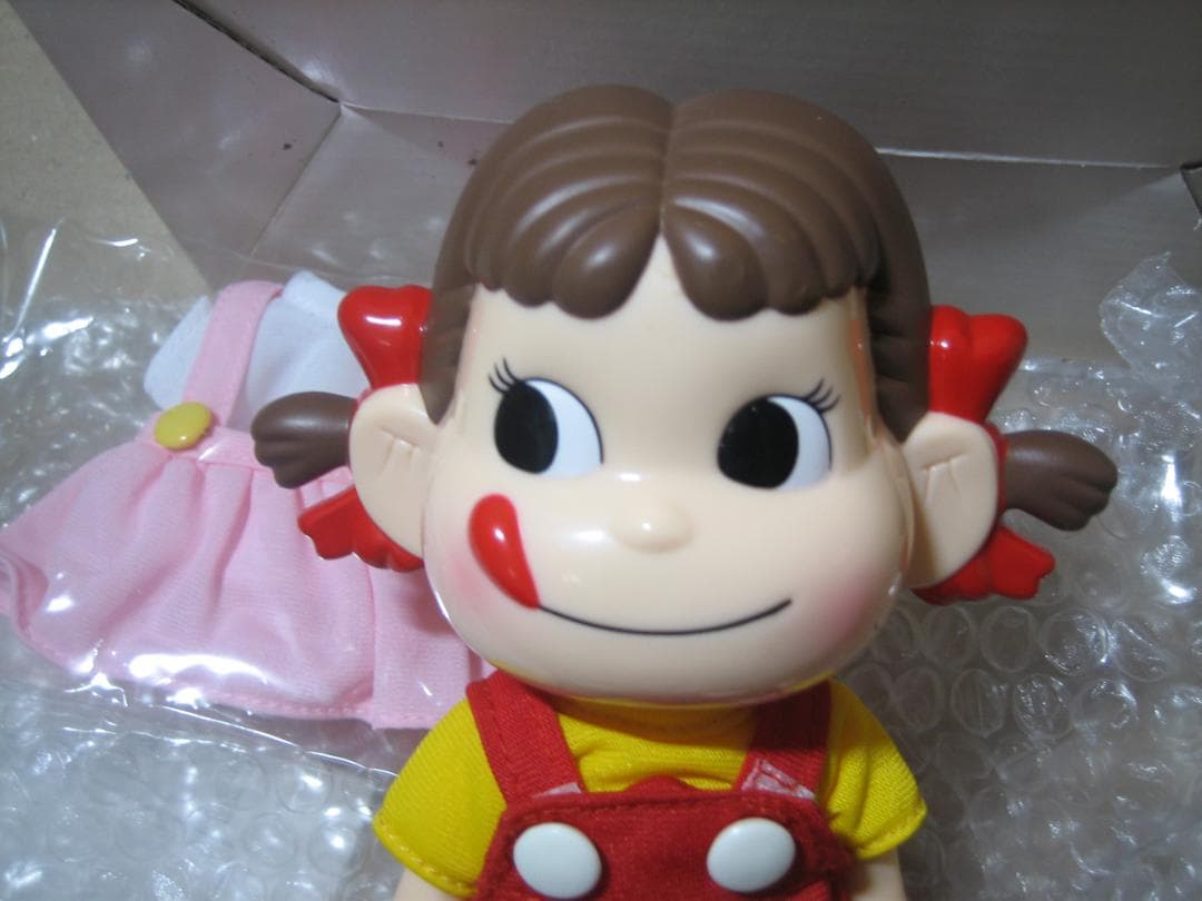 不二家／公式／ペコちゃん／着せ替え人形／新品未使用／着替え完備