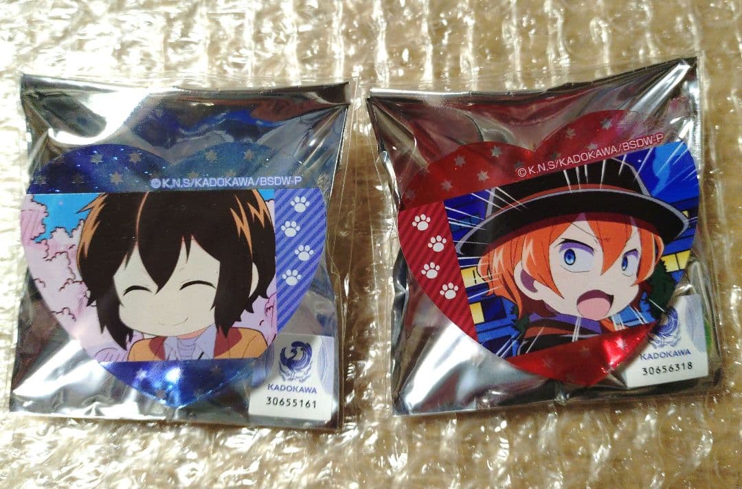 ハート型ラメアクリルバッジ　文豪ストレイドッグス　わん　中也　太宰 文豪ストレイドッグス 中原中也 アクリルスタンド ハート型缶バッジ