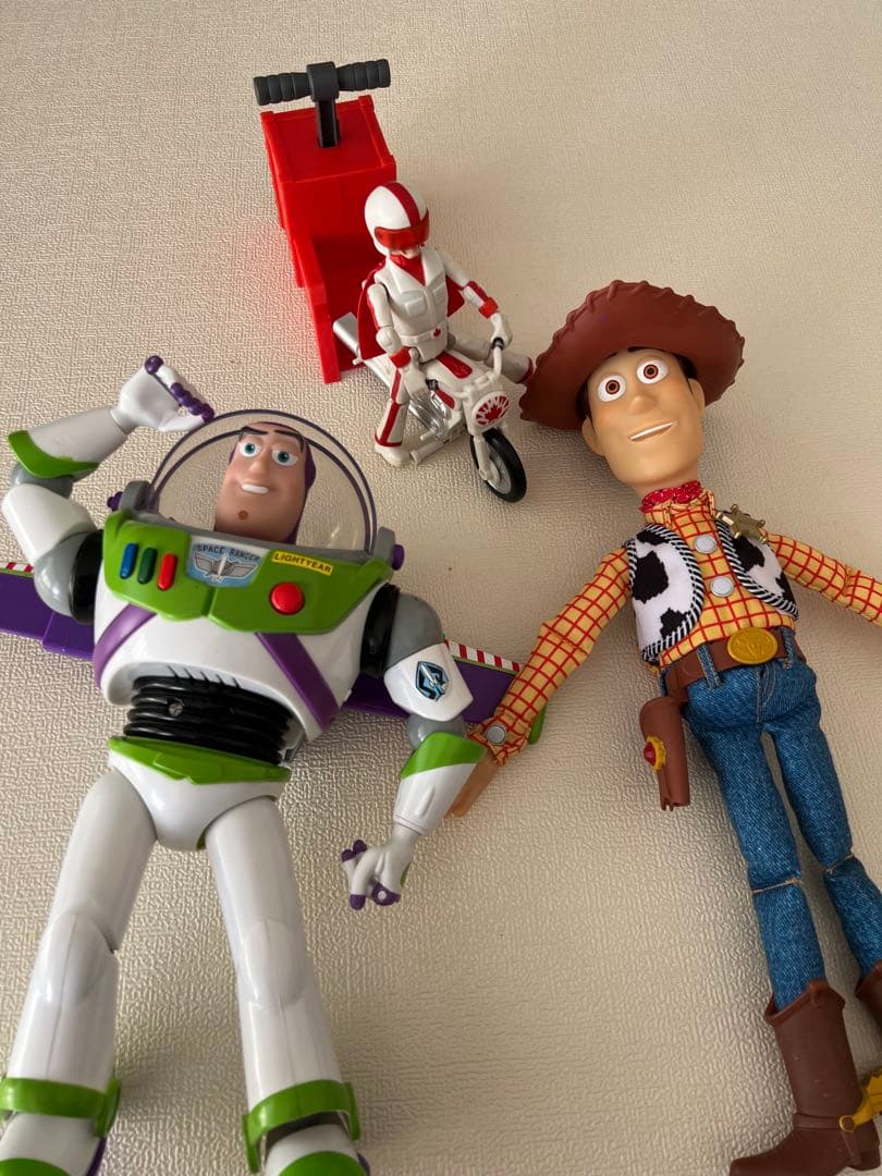 トイ・ストーリー フィギュア3点セットウッディバズラアトイヤーカブーン 特典 ステッカー 付属 トイ・ストーリー 30周年 リアルサイズ