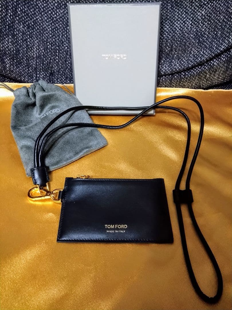 ■新品17万!TOM FORDトムフォード／ストラップ付ケース　ブラック黒