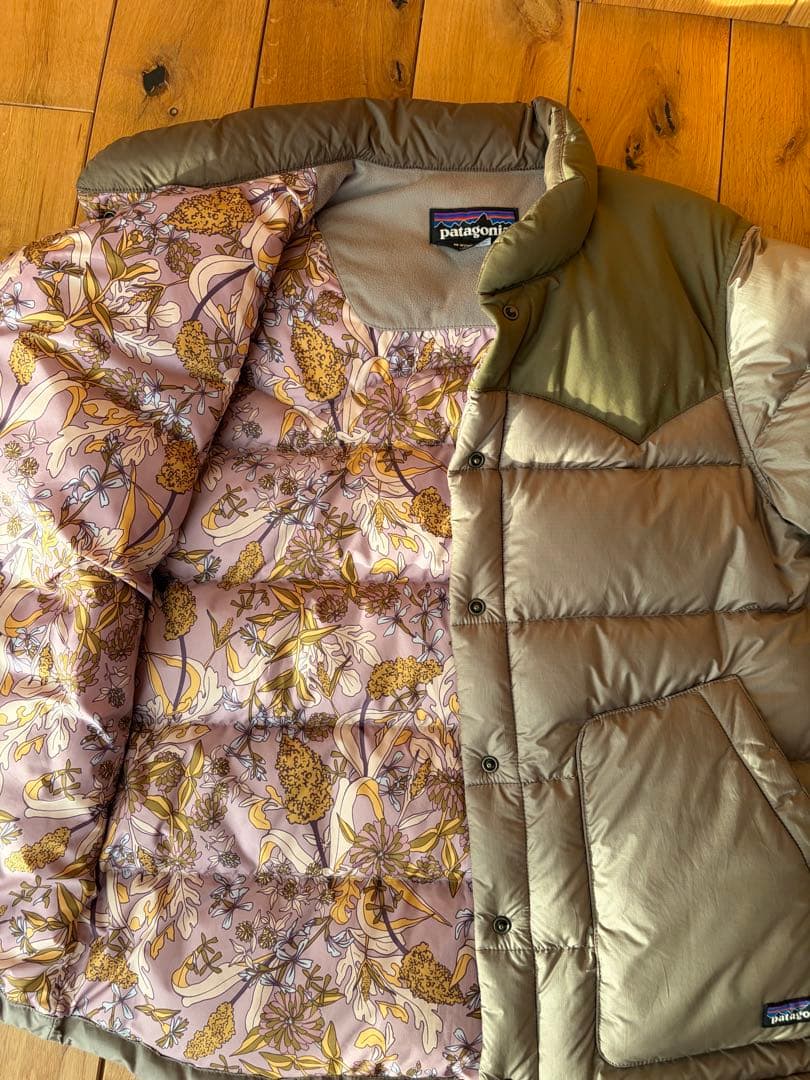パタゴニア ウィメンズ ビビーダウンジャケット 花柄 Mサイズ