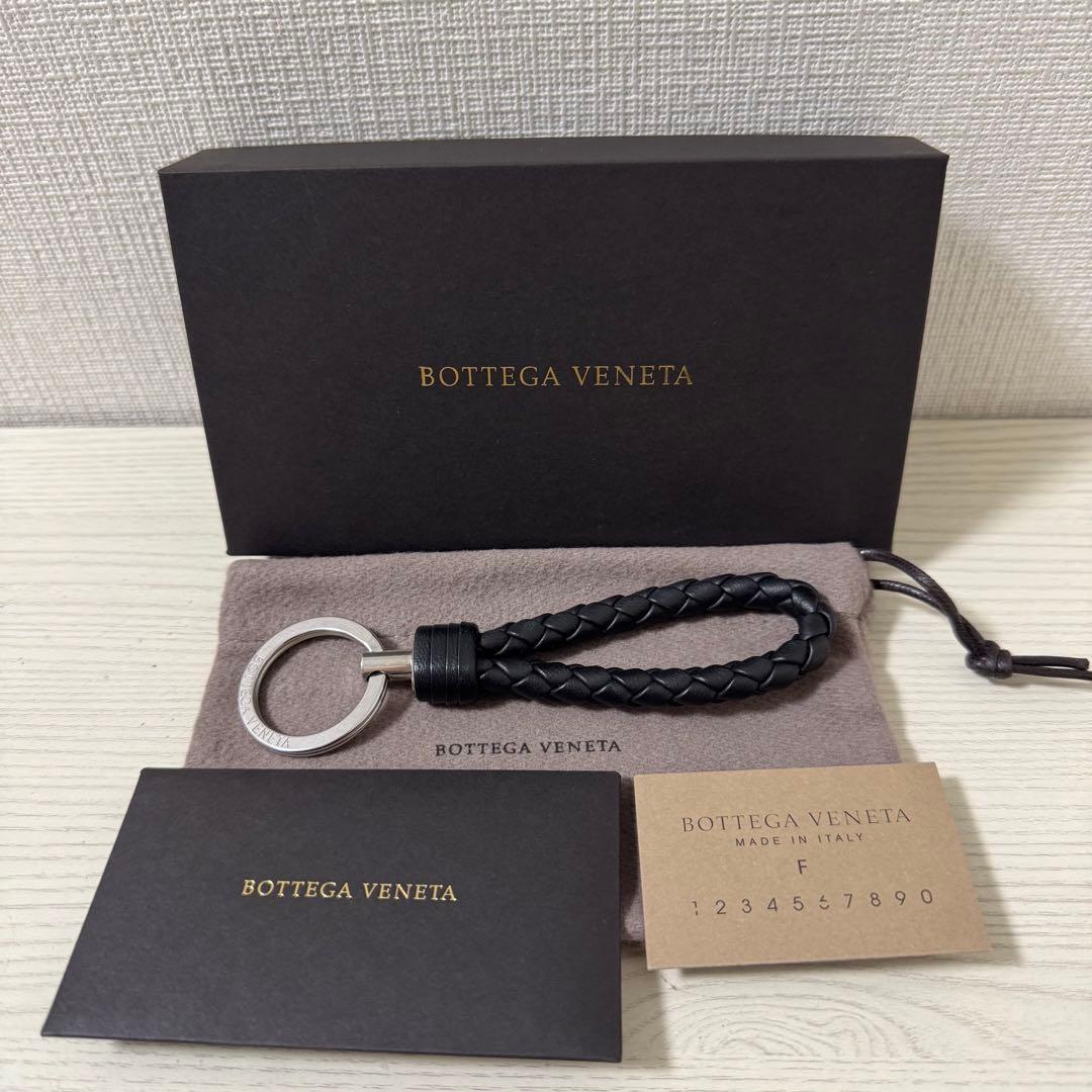 【新型】【新品】BOTTEGA VENETA　ボッテガヴェネタ　キーリング　黒