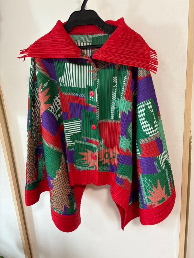 PLEATS PLEASE イッセイミヤケ ポンチョ ISSEY MIYAKE - プリーツプリーズ イッセイミヤケ ポンチョ プリーツ