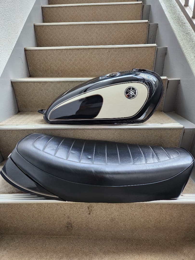 【SR400 500】　タンク、シート及び (おまけ付き)