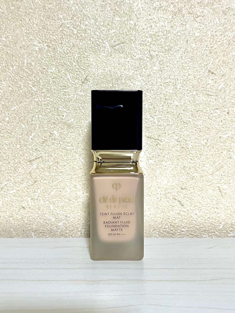 クレ・ド・ポー ボーテ タンフリュイドエクラ マット　オークル10