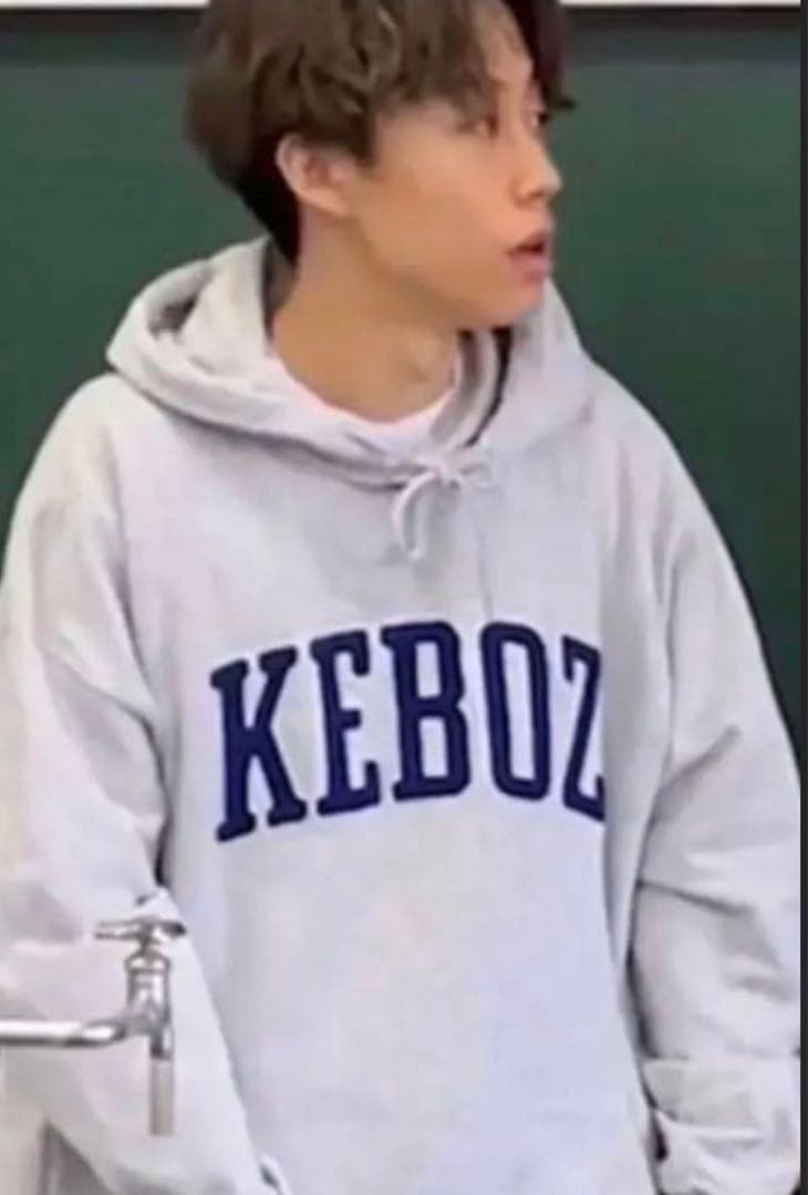 ケボズ パーカー コムドットゆうた着用 - メルカリ