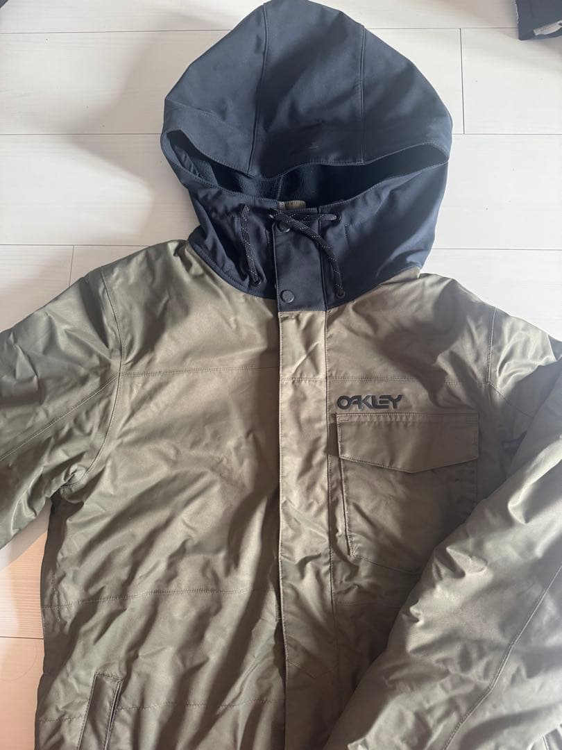 最終値下げ　OAKLEY フード付きスノーボードウェア