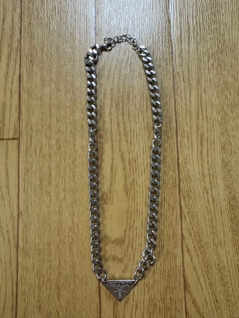 PRADA シルバー チェーンネックレス 幅広いシーンで活躍】PRADA シンボル チェーンネックレス (PRADA