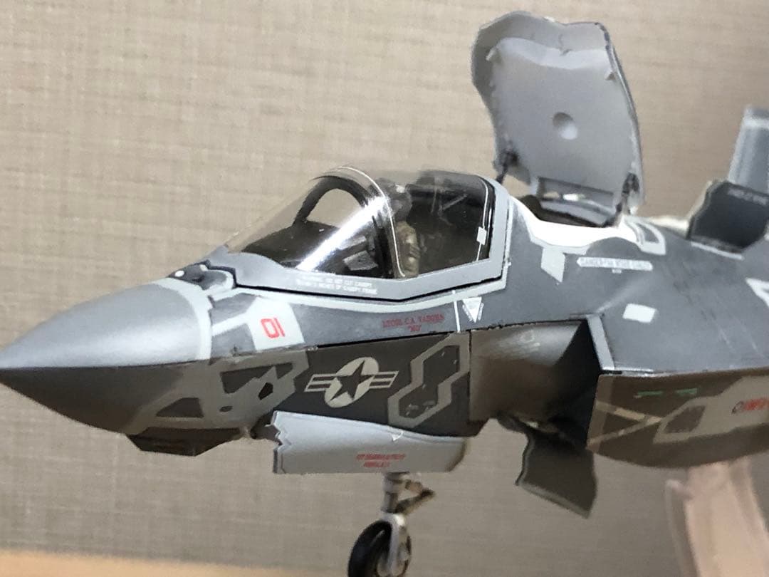 米海兵隊　F-35B プラモデル F-35B ライトニングII `アメリカ海兵隊 VMFA-242 バッツ` (プラモデル