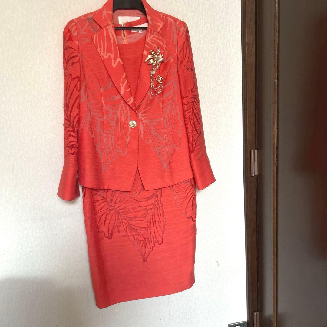 透かし織りの豪華なアンサンブルスーツ　オレンジ系 桐山さんスーツ｜オレンジ色のスーツ | カラースーツ ダブル オレンジ