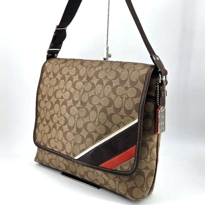 極美品　COACH 　コーチ　メッセンジャーバッグ　ショルダーバッグ　ヘリテージ COACH（コーチ） ショルダーバッグ シグネチャー ヘリテージ