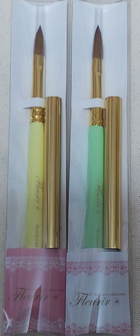 フルーリア スカルプチュアブラシ イエローとグリーン各１本、計2本