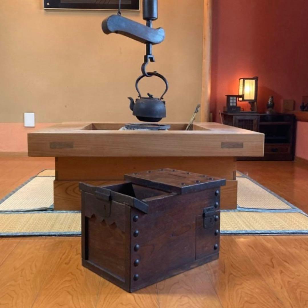 古い銭箱 千両箱 金庫 貯金箱 木箱 欅 木製 鉄 時代物 レトロ アンティーク Yahoo!オークション -「千両箱」(アンティーク、コレクション) の落札