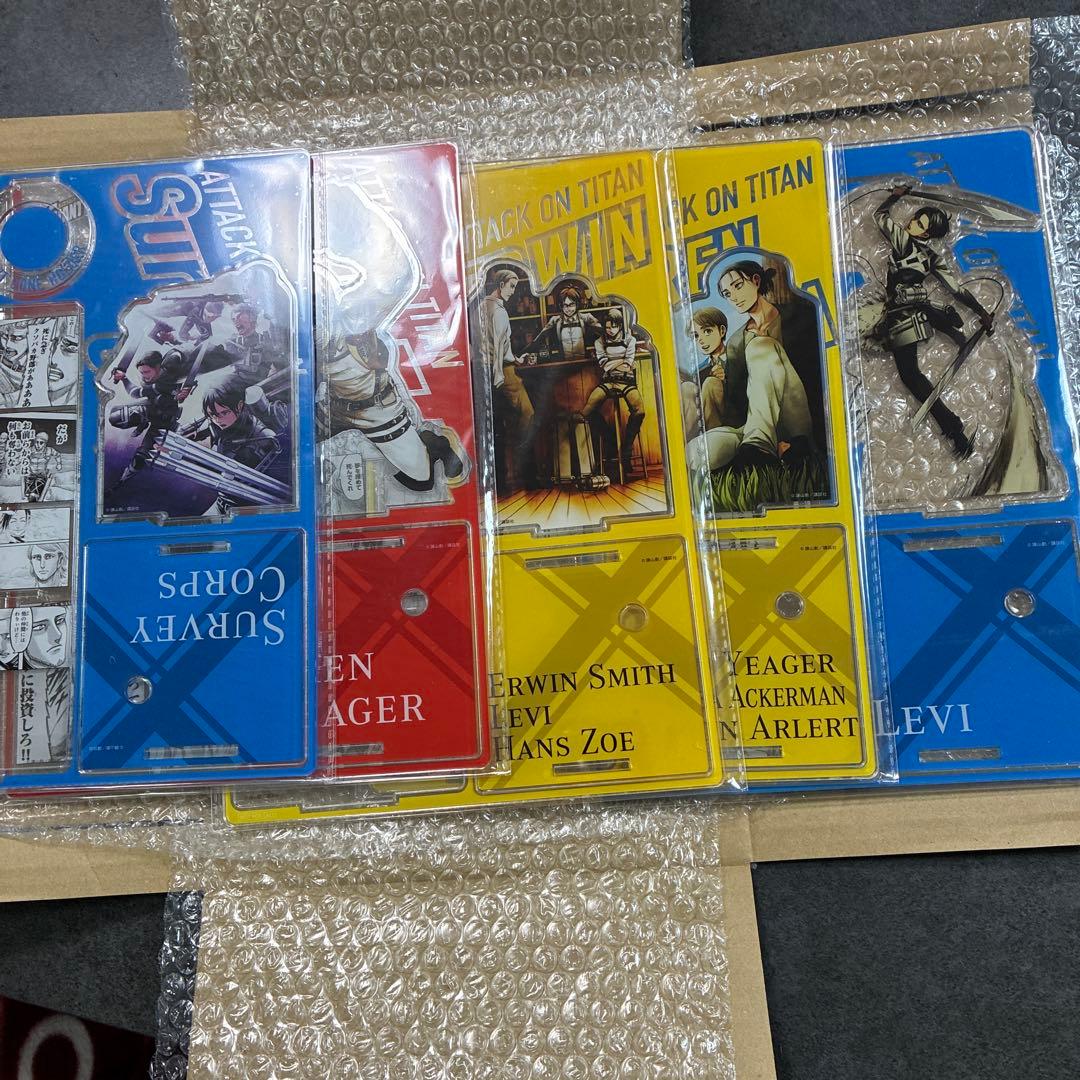 ジャイアントコーン　進撃の巨人 サーヴェイコープス アクリルスタンド①