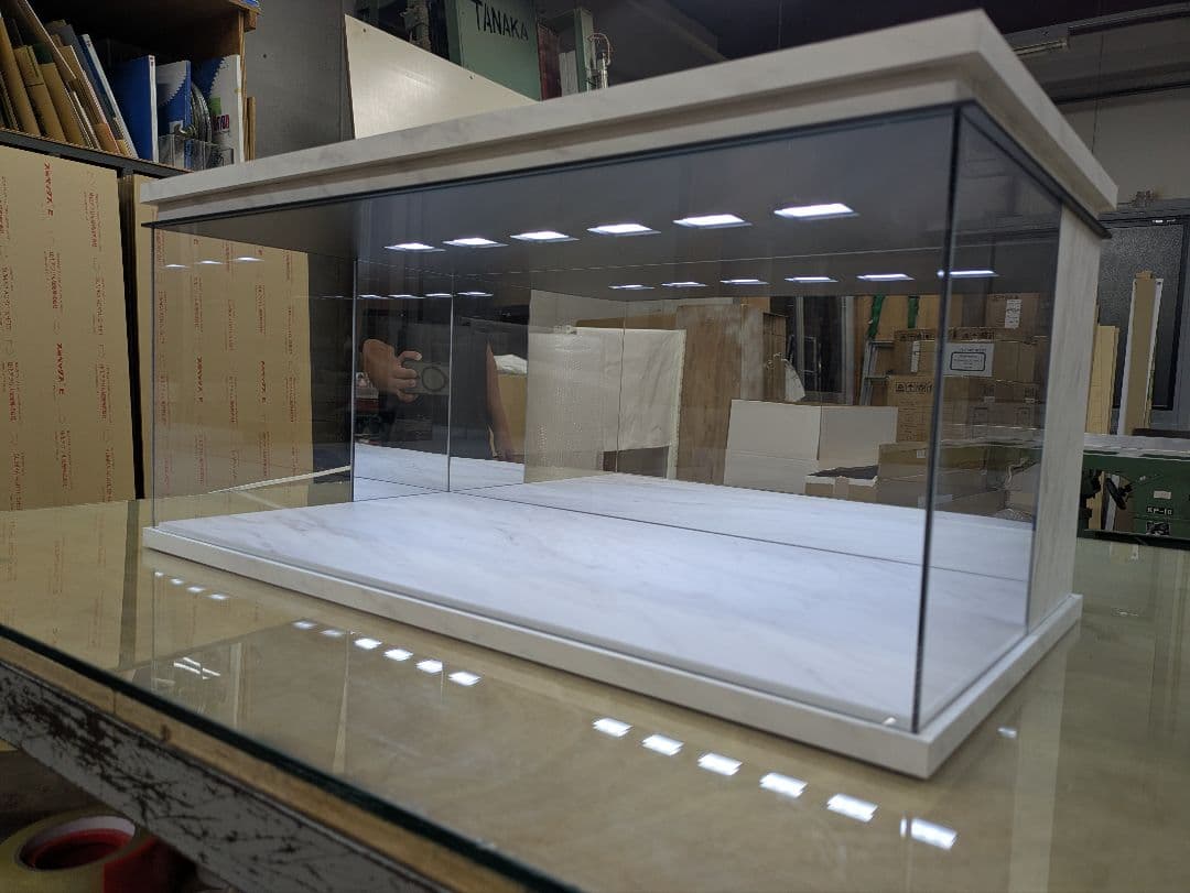 アクリルショーケース　白大理石仕様