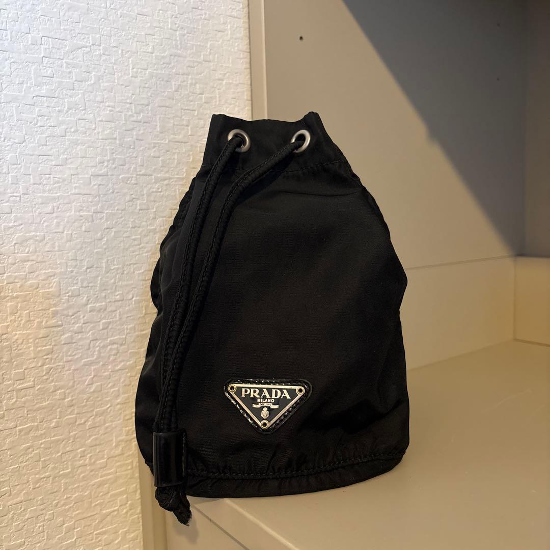 PRADA ブラック ドローストリングバッグ　巾着 PRADA（プラダ） Re-Nylon テスート ナイロン ポーチ ドローストリング