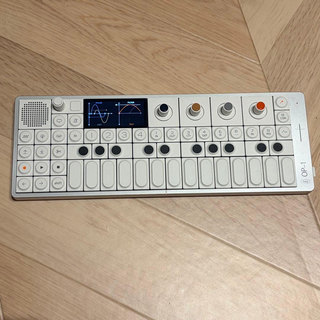 Teenage Engineering OP-1 field 美品