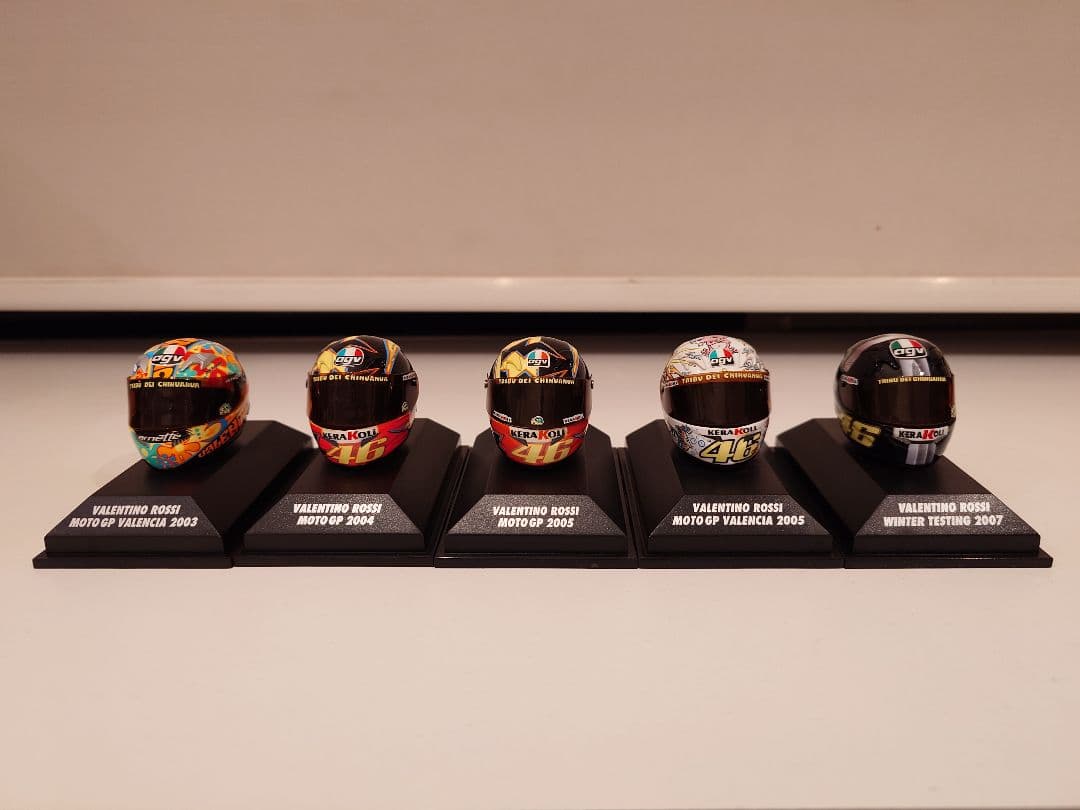 PMA ミニチャンプス 1/8 バレンティーノ・ロッシ ヘルメットコレクション