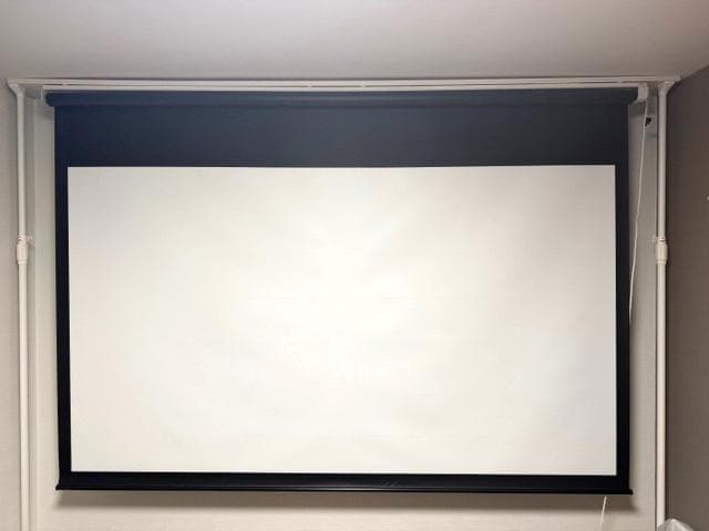 送料無料「電動スクリーン100インチ16：9 ホワイトマット」※輸送箱有・開封品