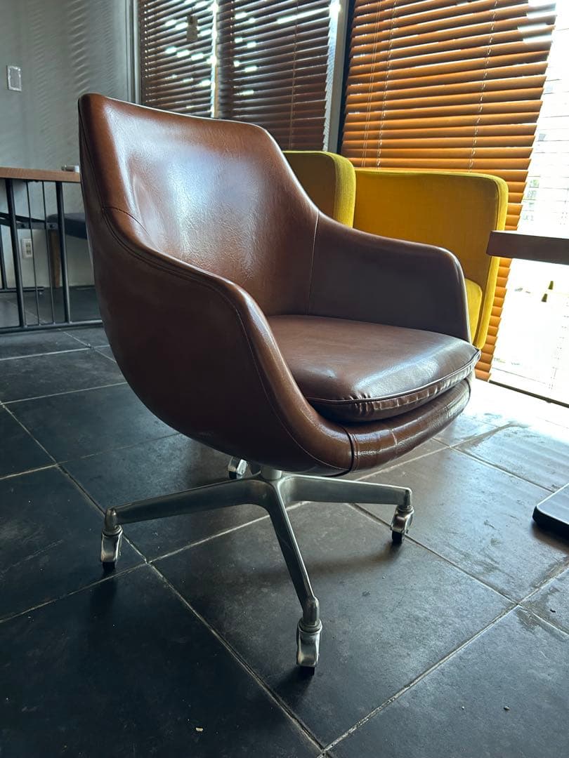 ⭐︎値段交渉ok⭐︎ブラウンレザー 調アームチェア