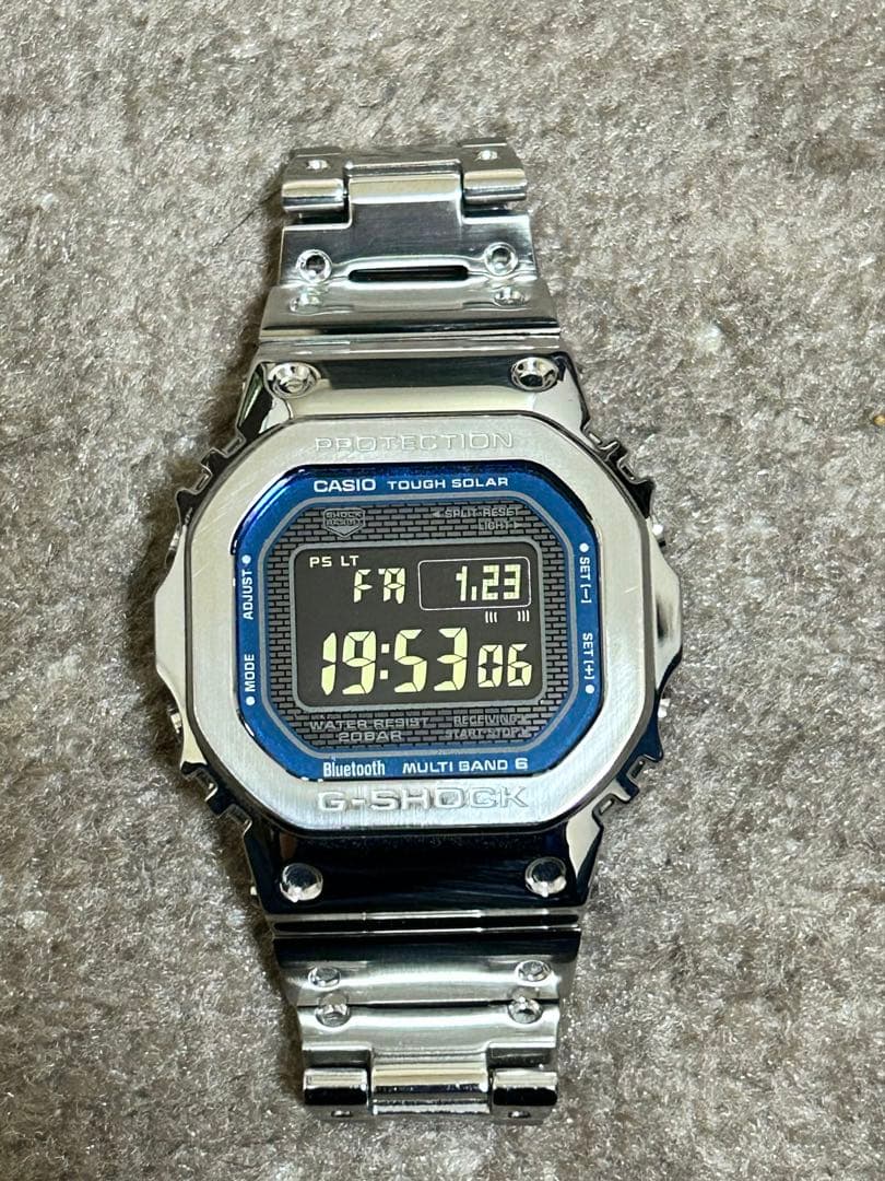 筆*ア様 G-SHOCKフルメタル 多少の小傷はあるが、商品の状態は良好です。 フルメタルのG-SHOCKにブルーを効かせた新モデルが登場──GQ新着