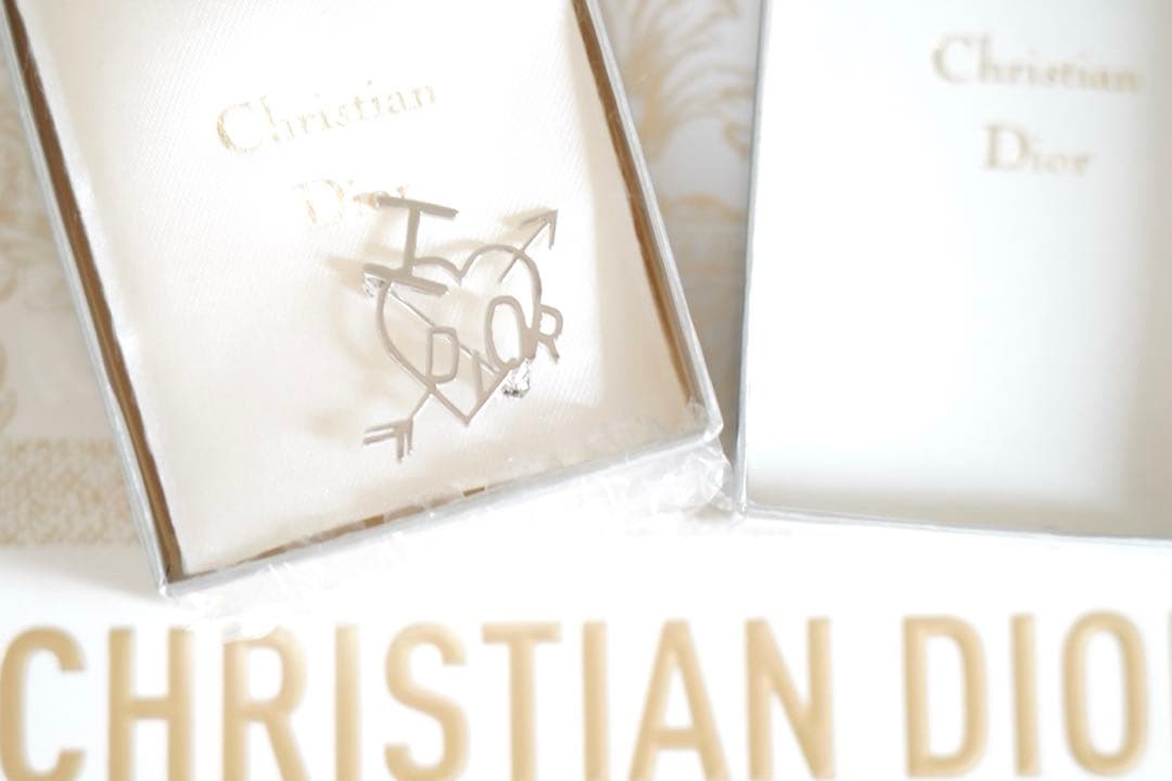 未使用に近い Dior　アイラブディオール ハートアンドアロー ブローチ