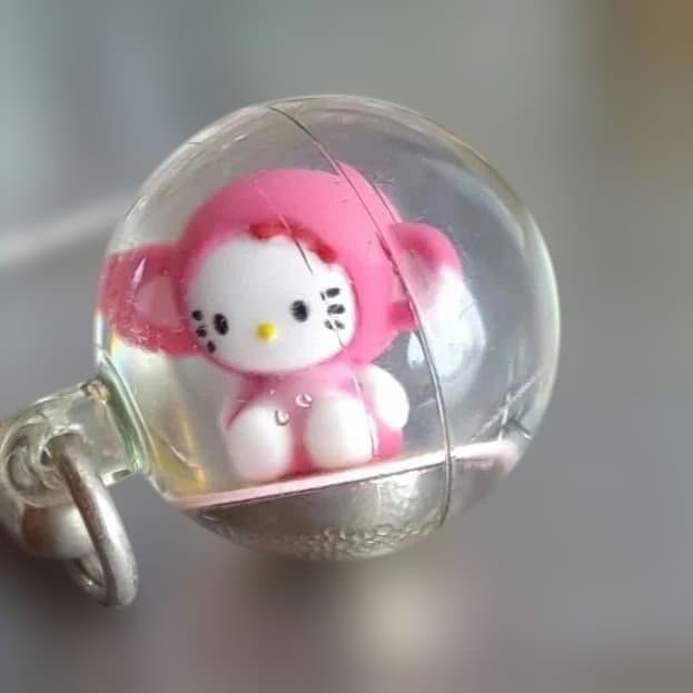 d*9様 ハローキティ　変身おサル　ウォーターボール　根付け