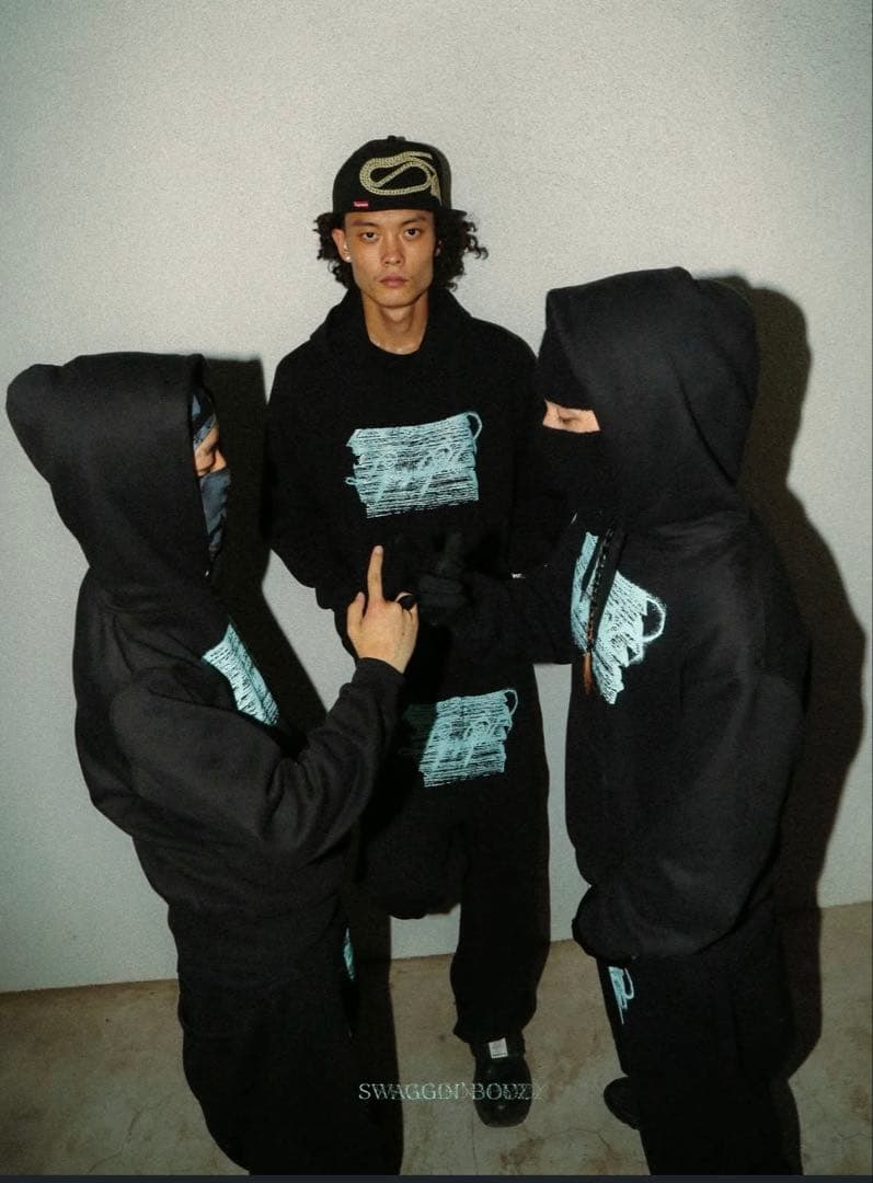 swagginboyzz パーカー　メルカリ最安値 swaggingboyzz 黒パーカー M - メルカリ