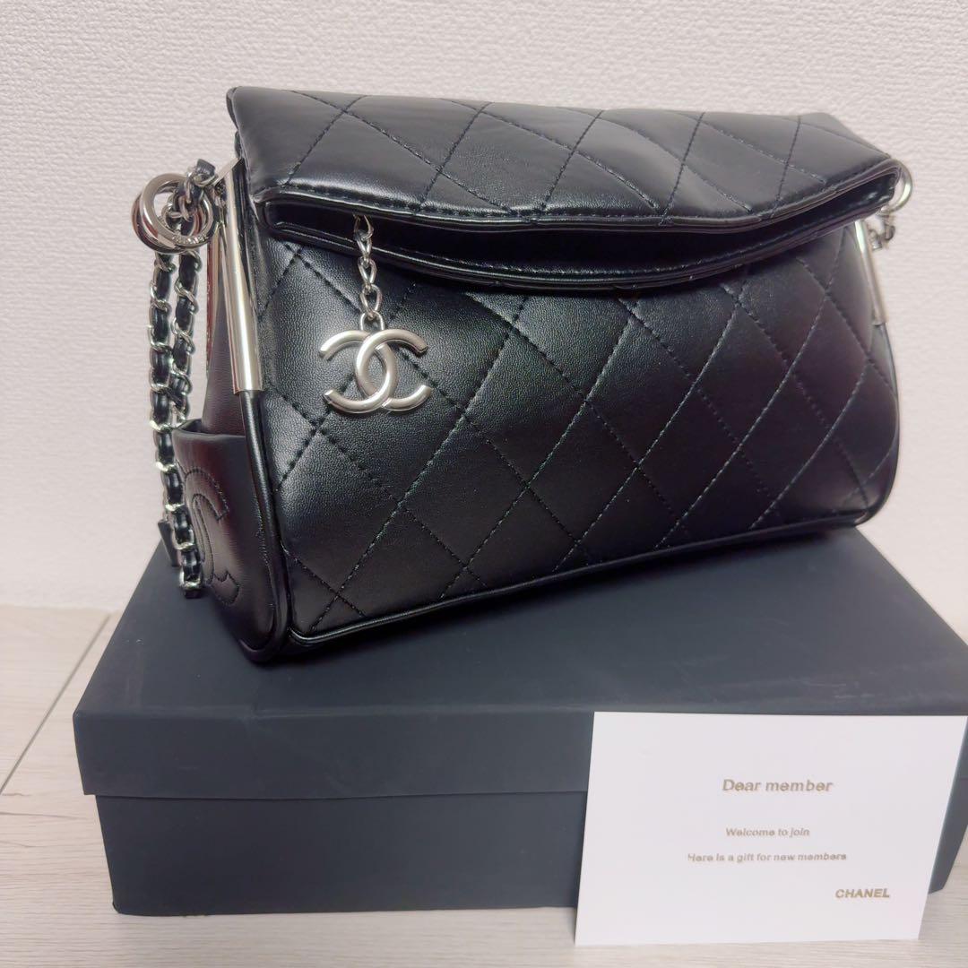 CHANEL ブラックレザー ショルダーバッグ ノベルティ チャーム