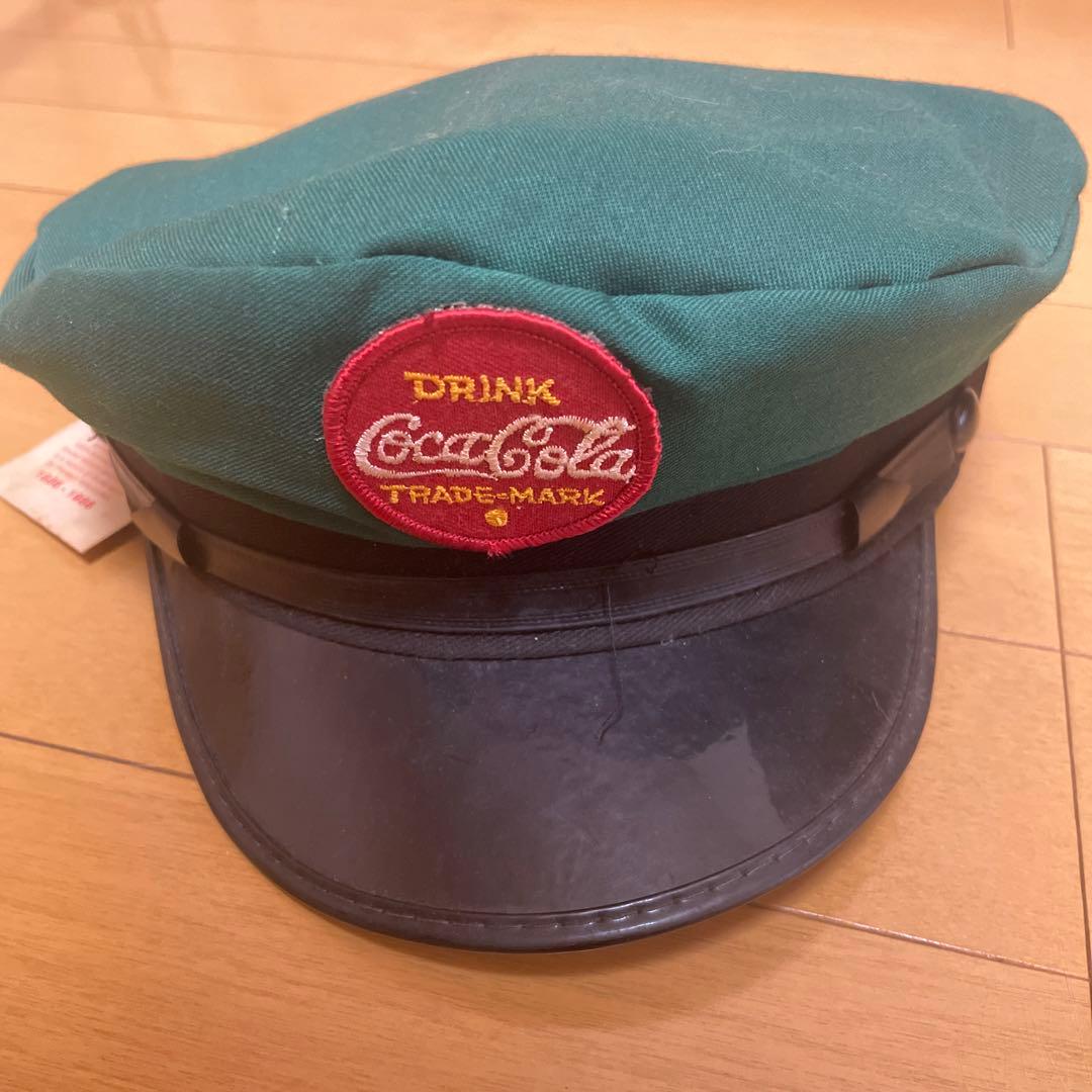 【美品タグ付き】100周年記念　コカコーラ　デリバリーハット BACK TO THE FIELD 帽子 ハット 「コカ・コーラ」クロスモチーフ