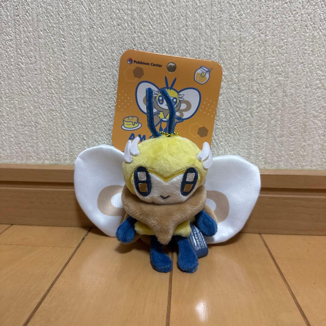 ポケモンセンター限定 マスコット AMAIKAORI あまいかおり アブリボン あまいかおり」をテーマにした春らしい華やかに香るグッズが、ポケモン