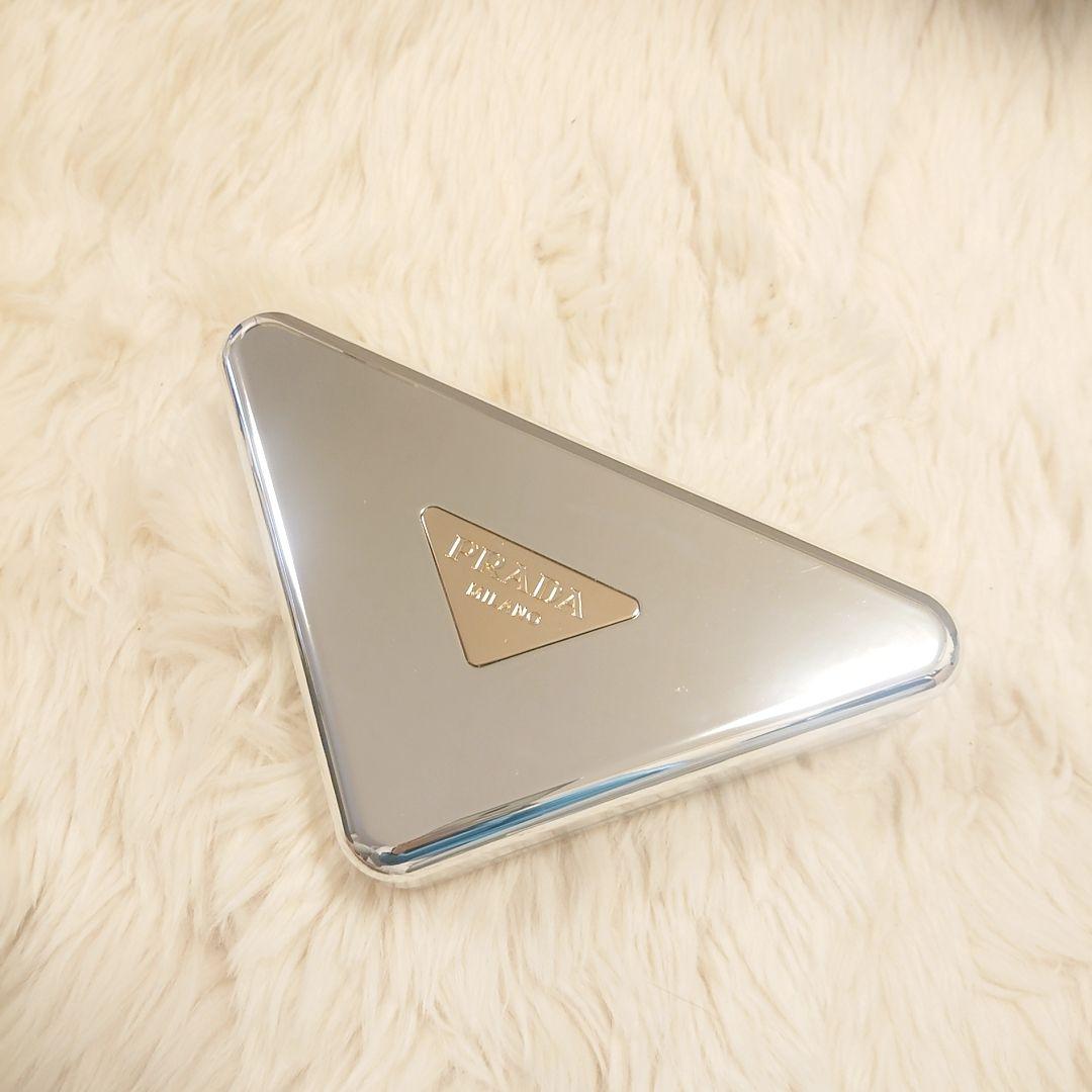 PRADA クリスマスコフレ 2025 ホリデー クラッチ