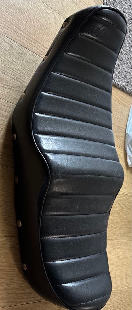 w400 タックロールシート Amazon | W650 W400 黒 皮 タックロール シート/ブラック