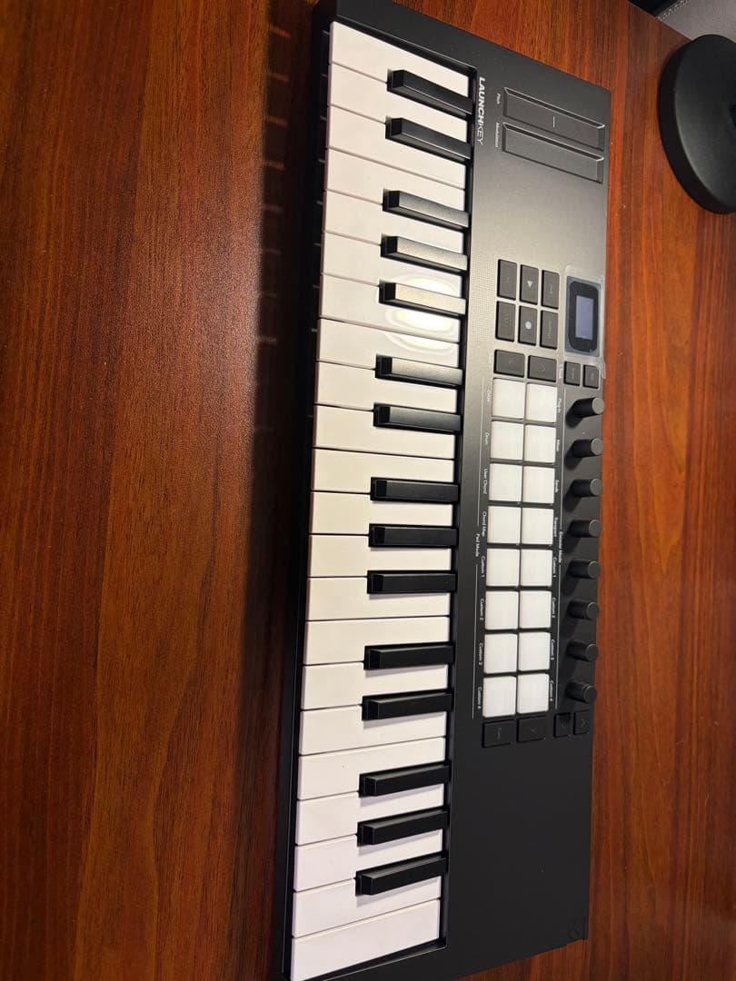 Novation Launchkey Mini37 Mk4 本体　箱のみ Novation Launchkey Mini37 Mk4 本体 箱のみ - メルカリ