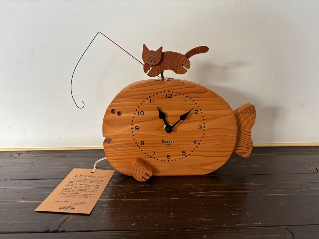 キコリ・デザイン研究所 魚を釣るネコの時計 振り子時計 木の時計 木の時計・KICORI【さかなの親子の時計】木の時計 プレゼント キコリ