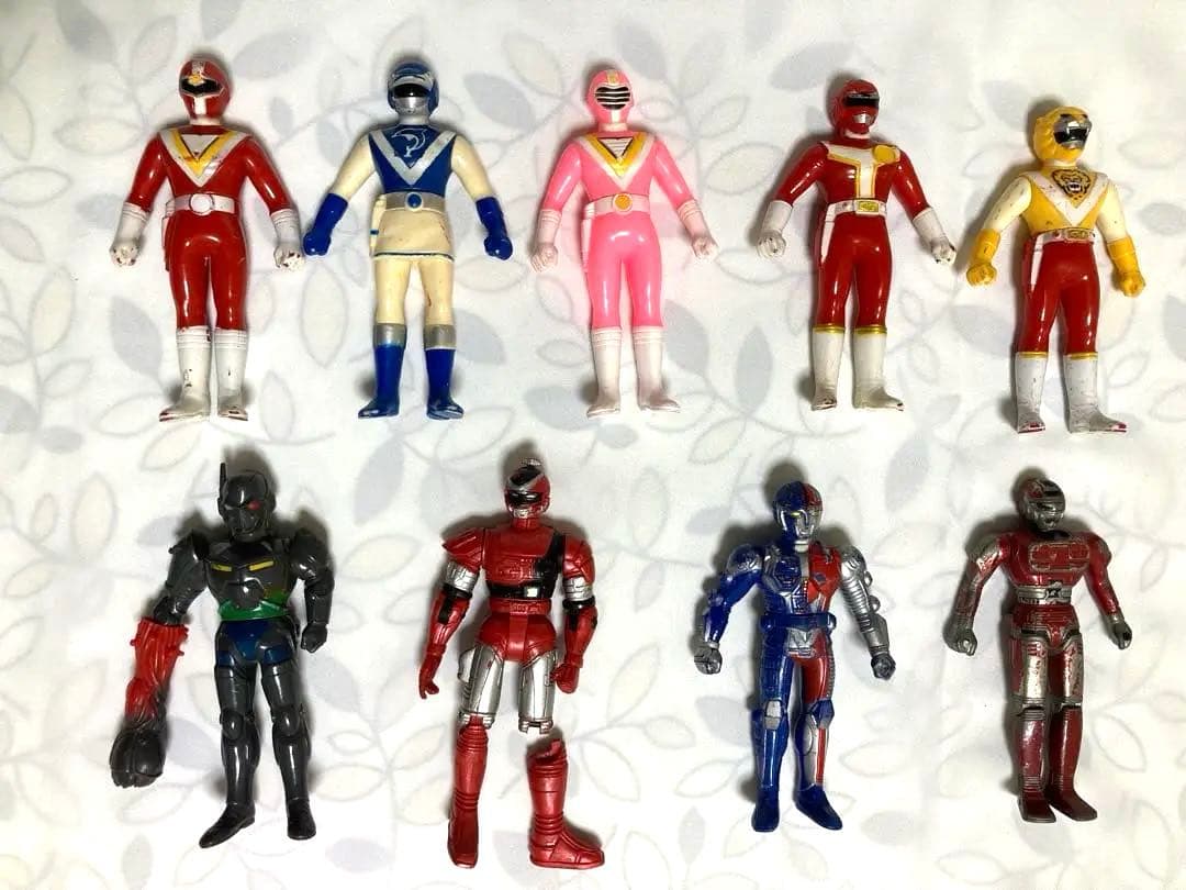 【まとめ売り】9点　レア　戦隊　ヒーロー　ソフビ　人形　他 戦隊ヒーロー ソフビ まとめ売り 23体 仮面ライダー - メルカリ