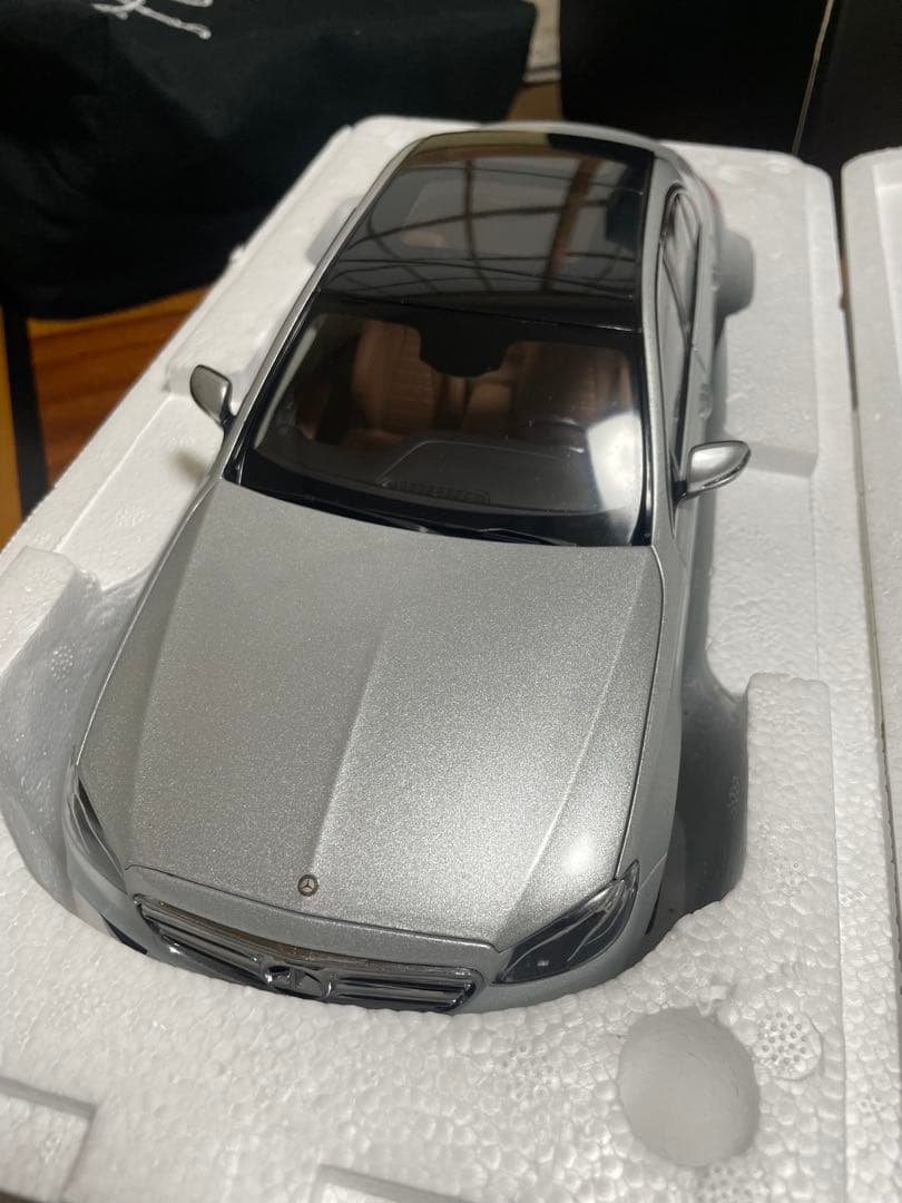 I-scal製1/18ミニカー　ベンツeクラス シルバー 1/18 オートアート 76271 メルセデスベンツ Eクラス (E320) リムジン