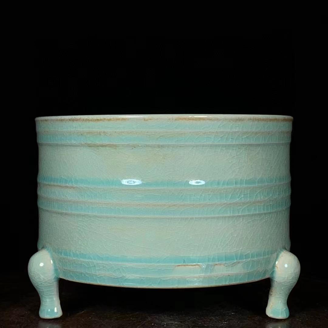 中国古美術・旧蔵の磁器・三足奐・18x13cm・置物・書道・文房具・稀少品・賞物