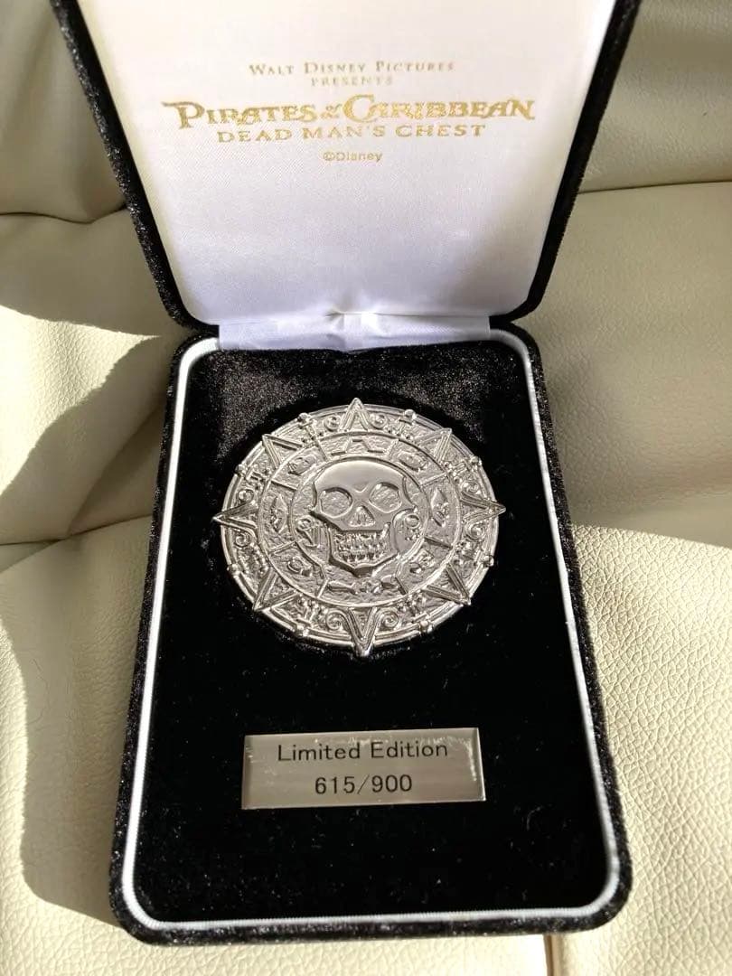 パイレーツ・オブ・カリビアン　純銀製メダル　約113g パイレーツ オブ カリビアン 純銀メダルの通販 by ヒナ｜ラクマ