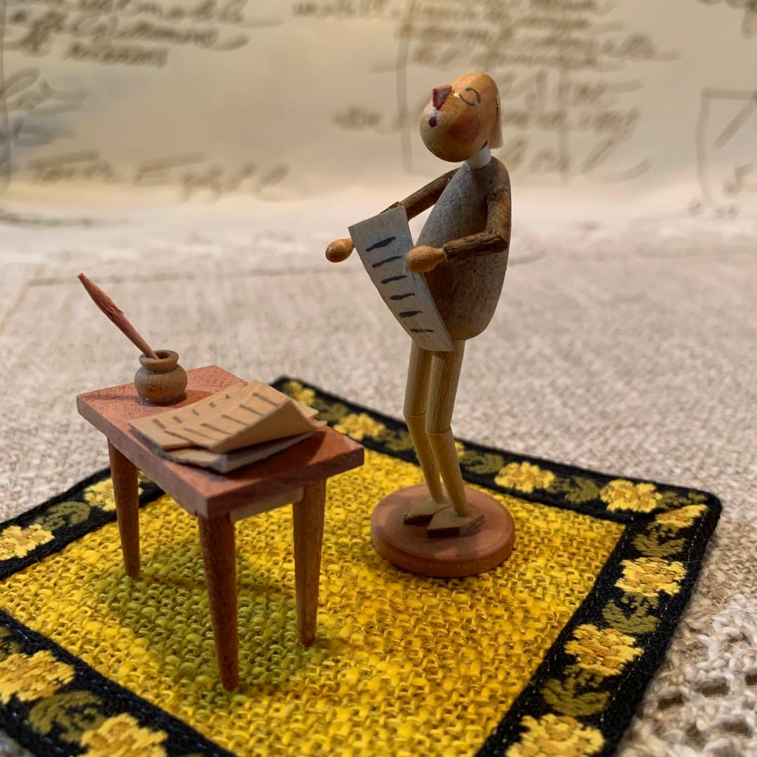 ドイツ製　木製人形　エルツ地方の珍しいユニークな文学者のお人形なんか可愛いです！