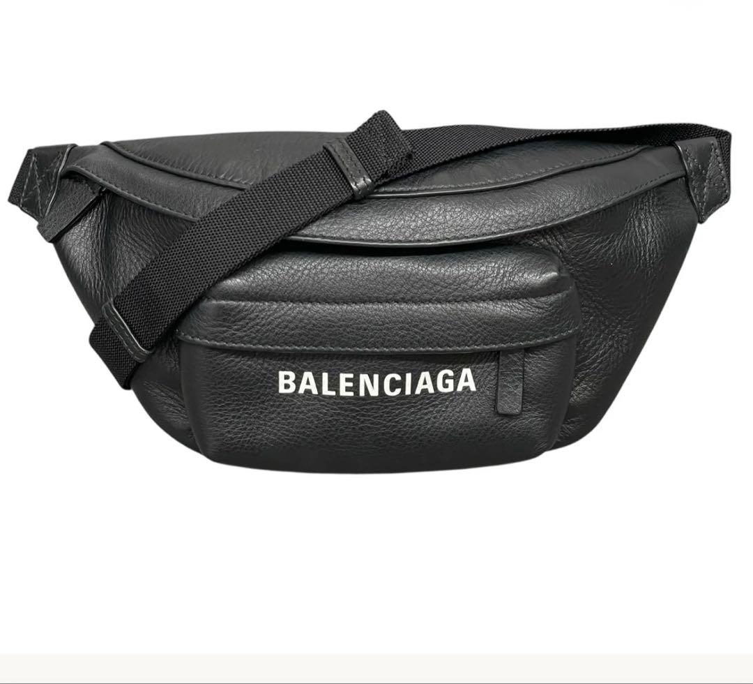 BALENCIAGA バレンシアガ　⭐︎ ボディバッグ