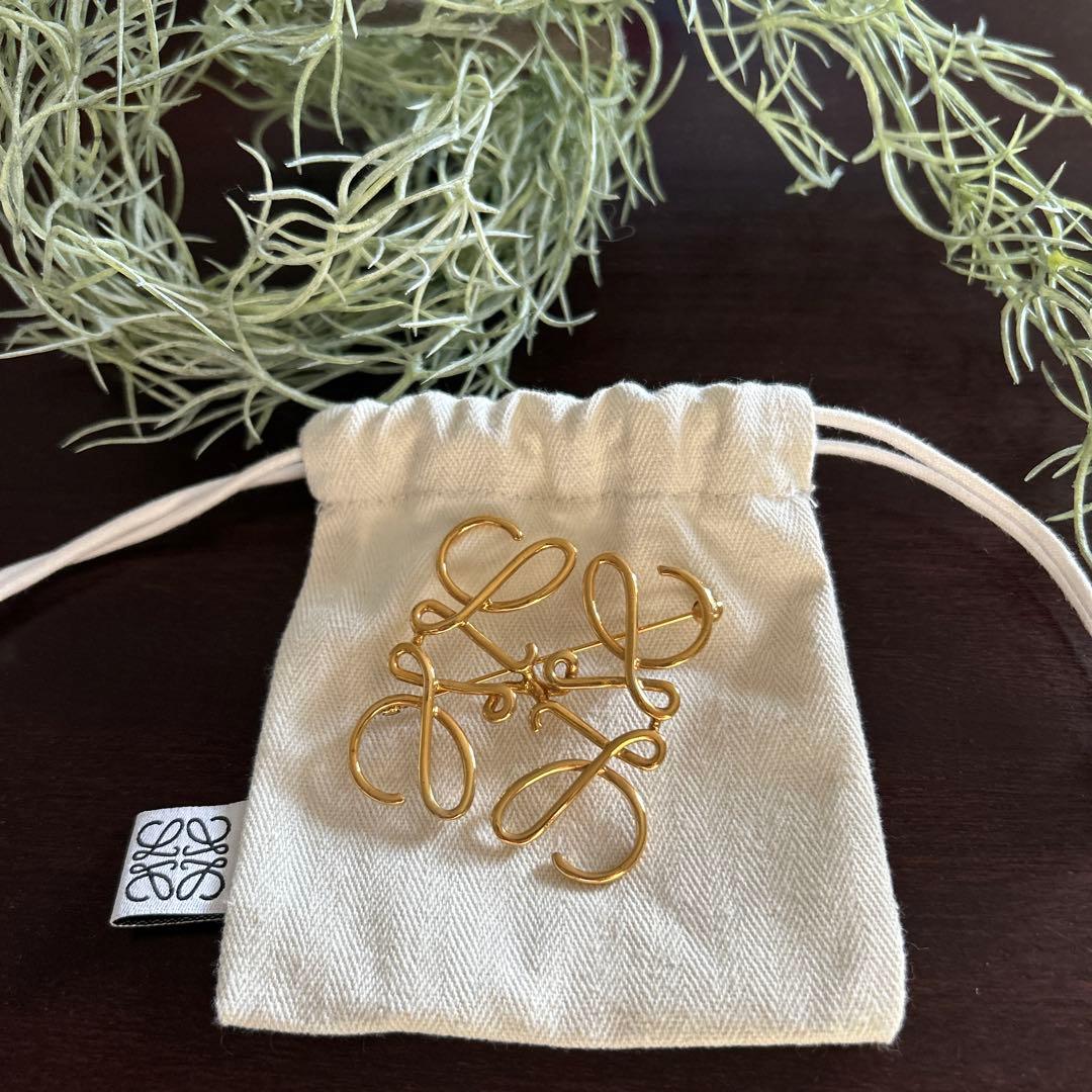 美品⭐︎LOEWE ロエベ アナグラム ゴールド ブローチ