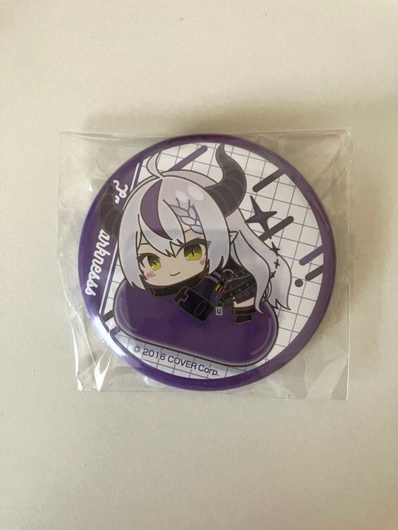 ホロライブ ラプラス・ダークネス 缶バッチ - メルカリ