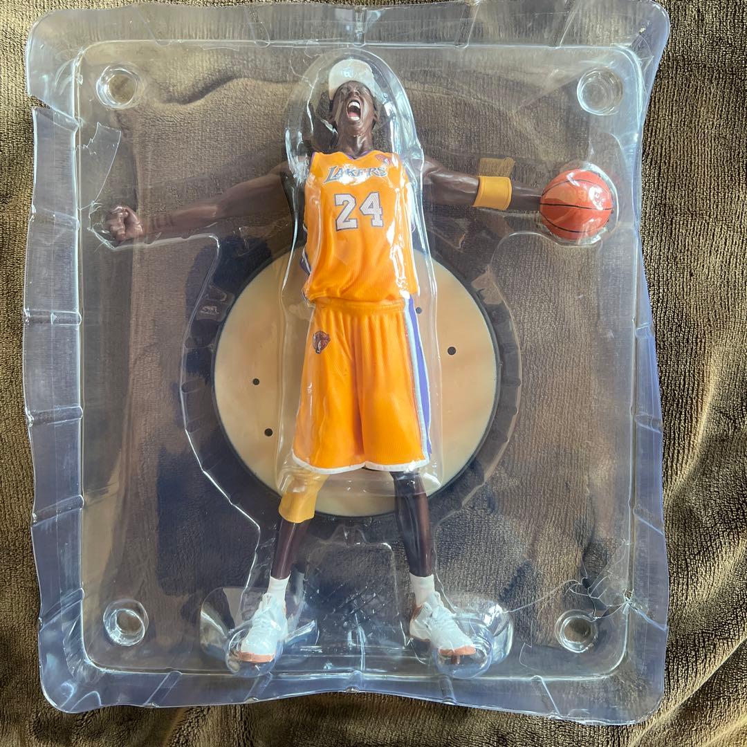 【ほぼ新品】Kobe Bryant コービブライアント　フィギュア　約34cm
