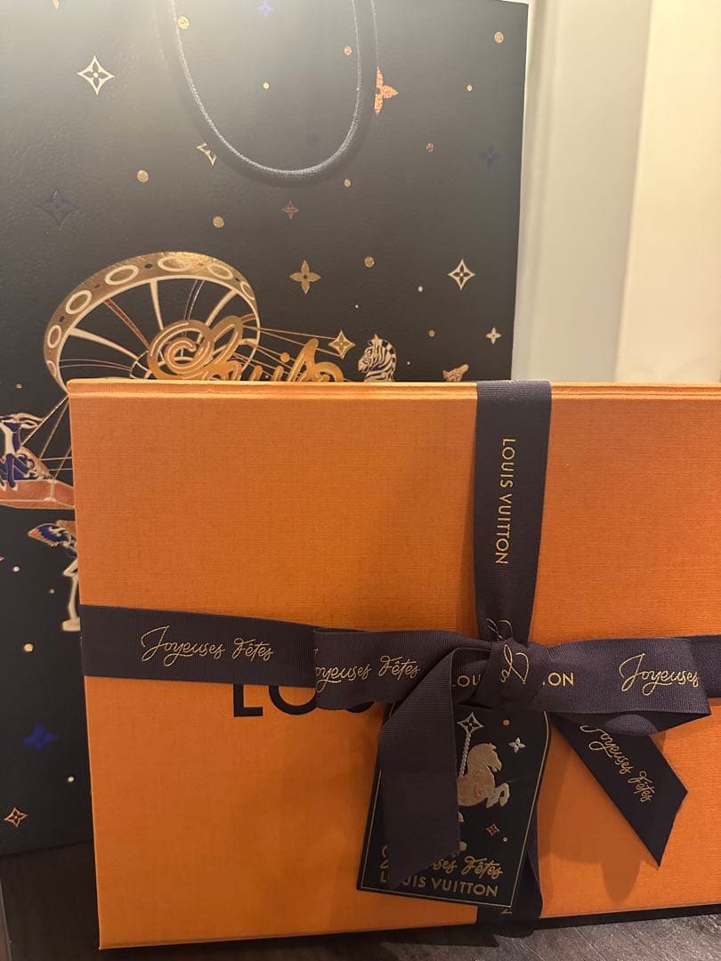 鑑定済み！未使用！VUITTONマフラー ギフトボックス、限定ショッパー