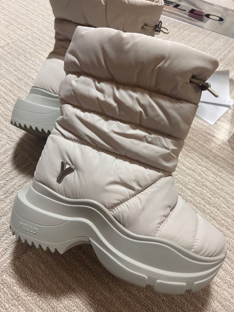 専用 YELLO ホワイト ダウンブーツ 厚底