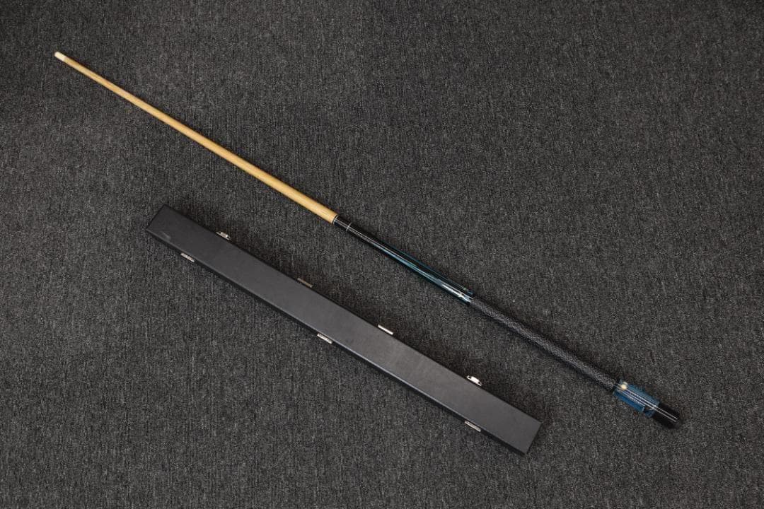 【9547】 激レア Minnesota ミネソタ ファッツ ビリヤード キュー Minnesota Fats The Hustler 58 in 20 Oz 2 Pc Graphite Pool Cue