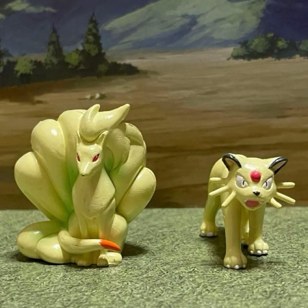 希少❗️ポケットモンスター　モンコレ　 キュウコン& ペルシアン フィギュア